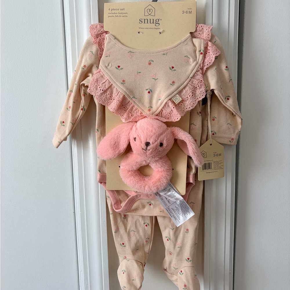 Snug Kids Matching Set with Bunny rattle
